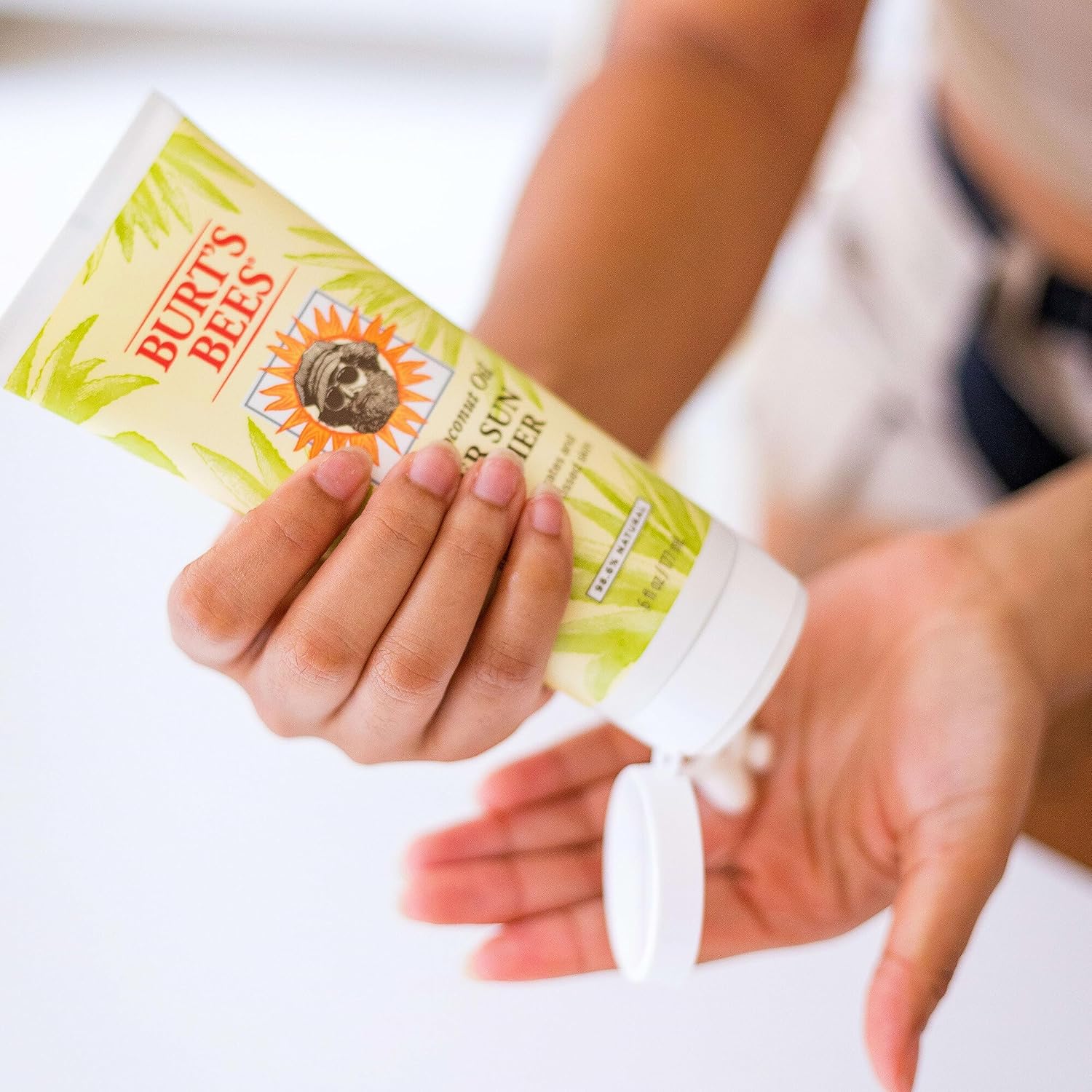 Burt's Bees After Sun Lotion with Hydrating Aloe Vera and Coconut Oil, Replenish and Recondition skin, Sunburn Relief, Natural Origin After Sun Soother, 6 oz. Tube - Image 2